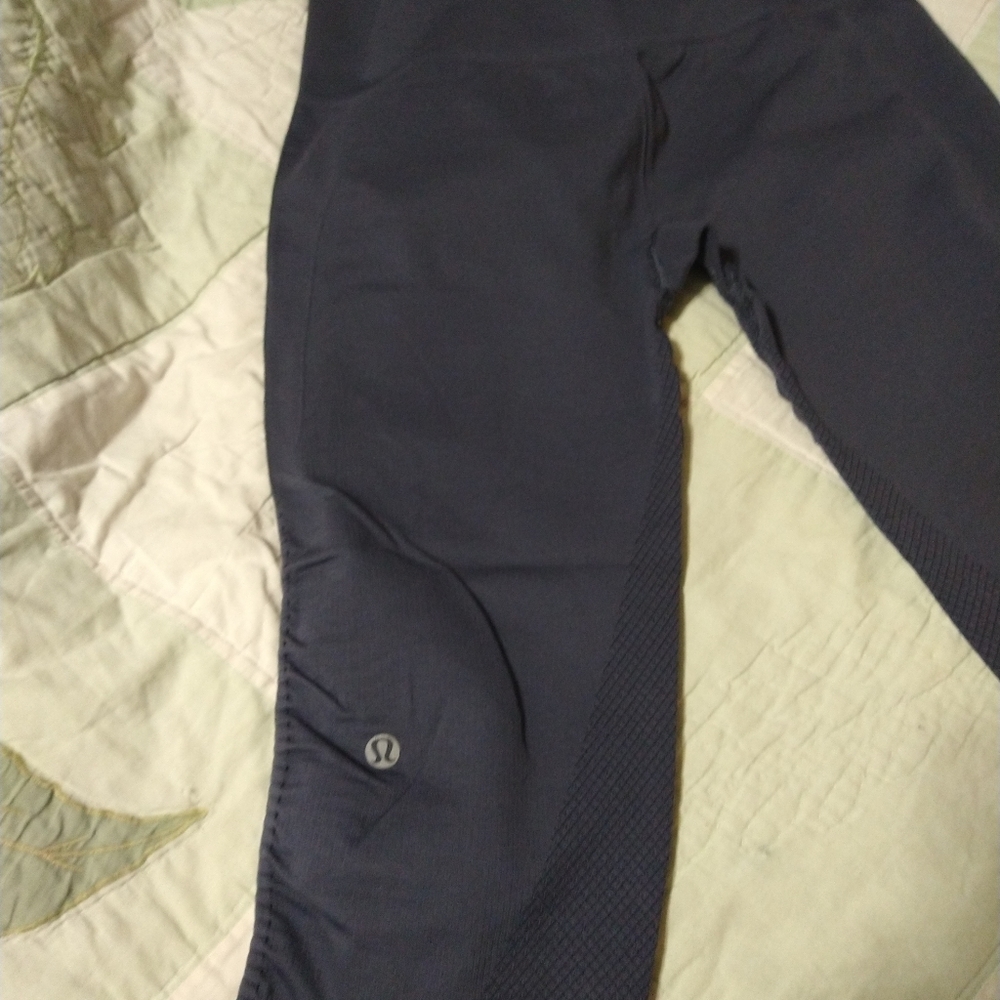 Lululemon high waisted grayish/purple Capri legging - Picture 4 of 5